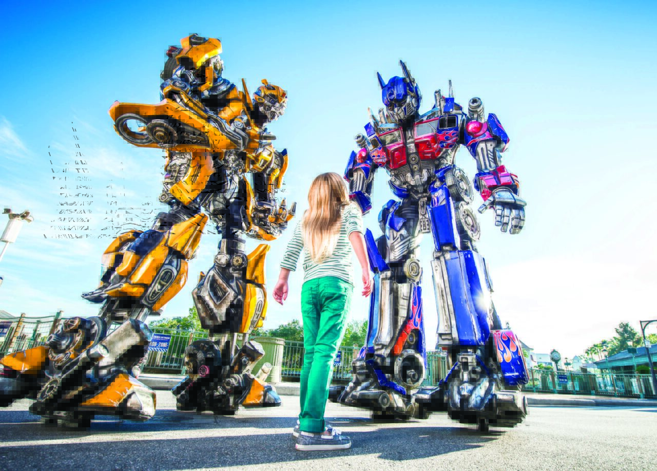 17 Optimus Prime and Bumblebee Meet and Greets © 2018 Hasbro. © 2018 DW Studios L.L.C. and Paramount Pictures Corporation. All rights reserved. Licensed by Hasbro scaled