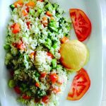 Arroz com legumes tomate e queijo de cabra gratinado