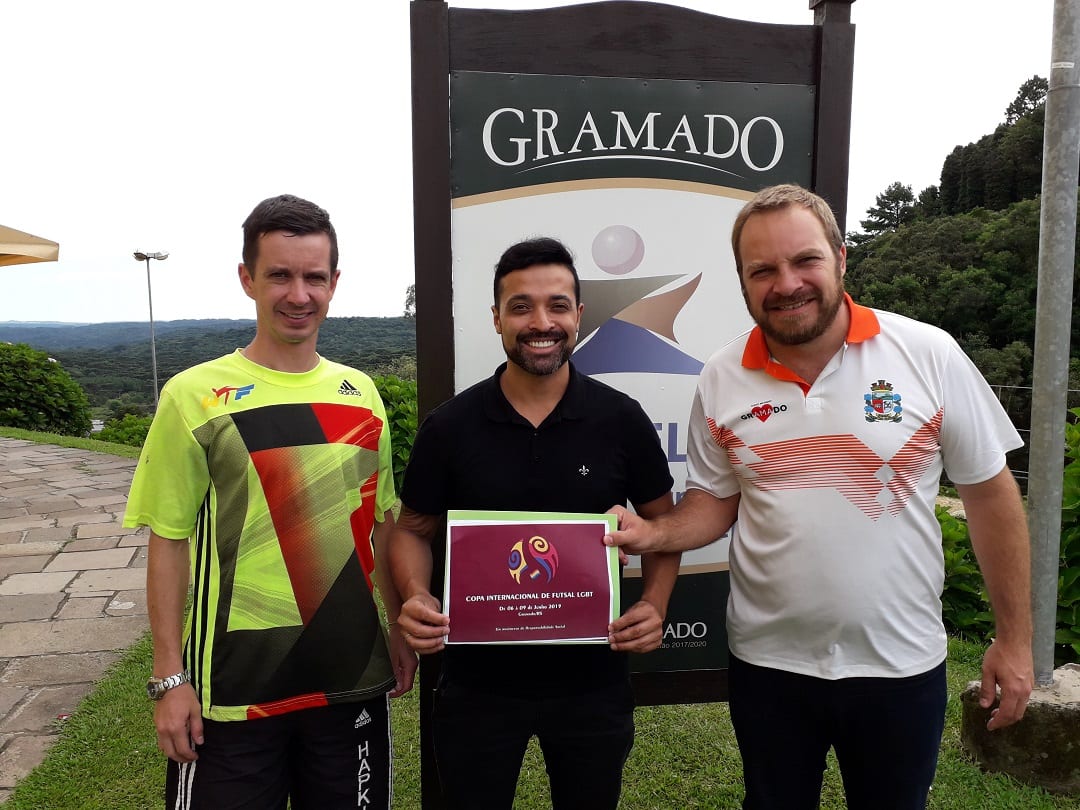 Diretor de esportes, Gustavo Schneider, Flávio Prestes (organizador do evento) e o secretário de Esportes de Gramado, Jacó Schaumloeffel (Foto: Divulgação)