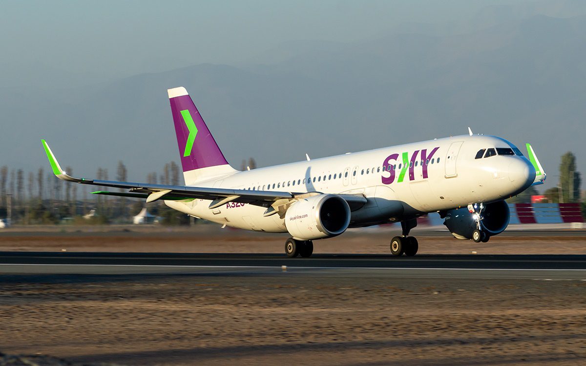 airbus a320neo sky airline cc azj martin romero